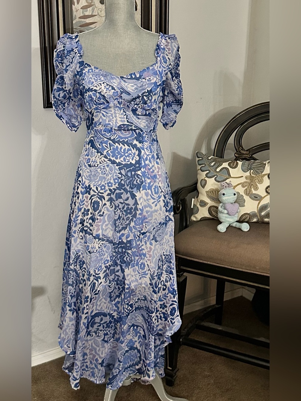 Mila Mae Blue Paisley Chiffon
Ruched Puff Sleeve Midi Dress Size Small
 ZB9